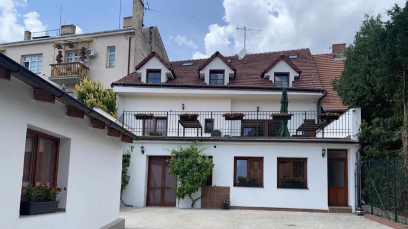 Nicolsburg Hotell Mikulov Exteriör bild