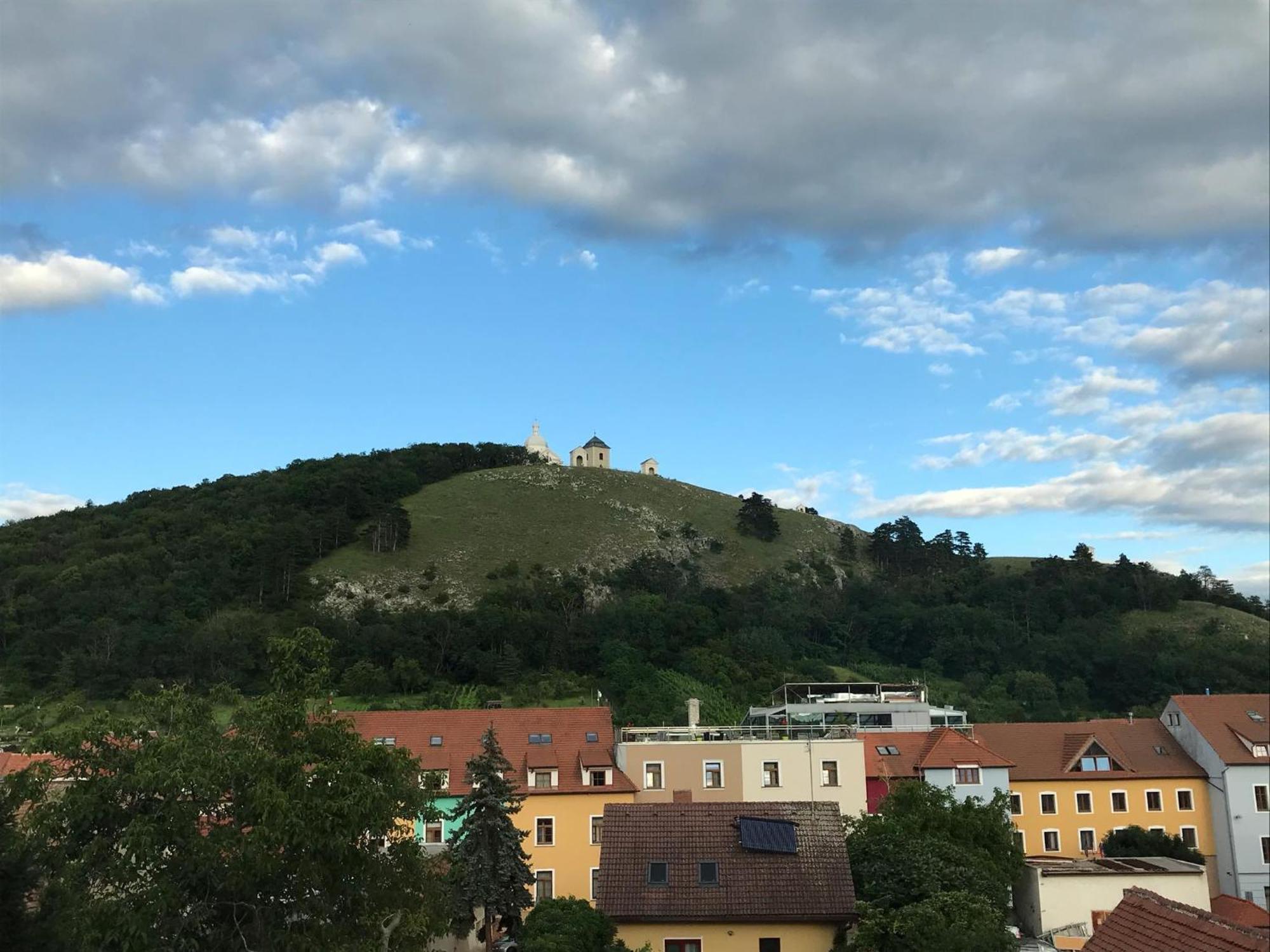 Nicolsburg Hotell Mikulov Exteriör bild