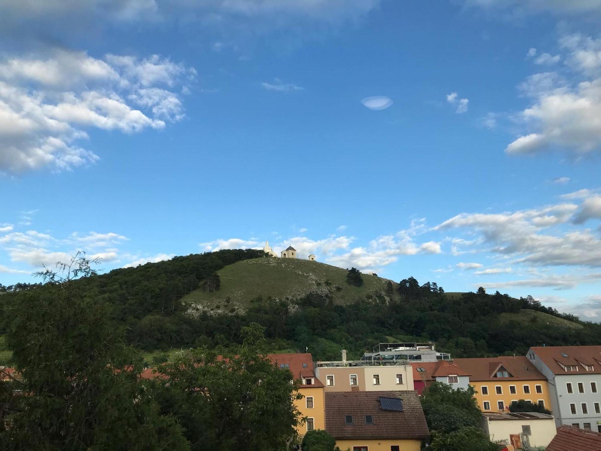 Nicolsburg Hotell Mikulov Exteriör bild
