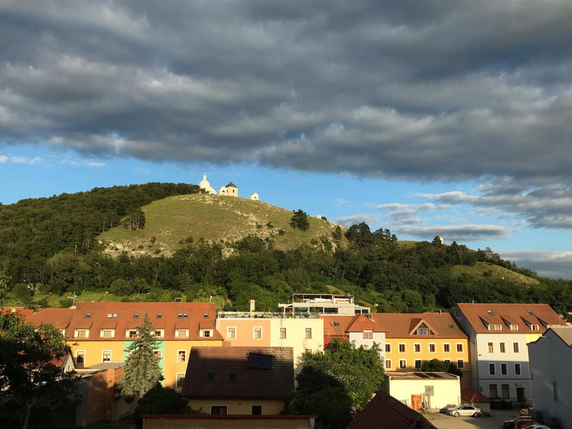 Nicolsburg Hotell Mikulov Exteriör bild