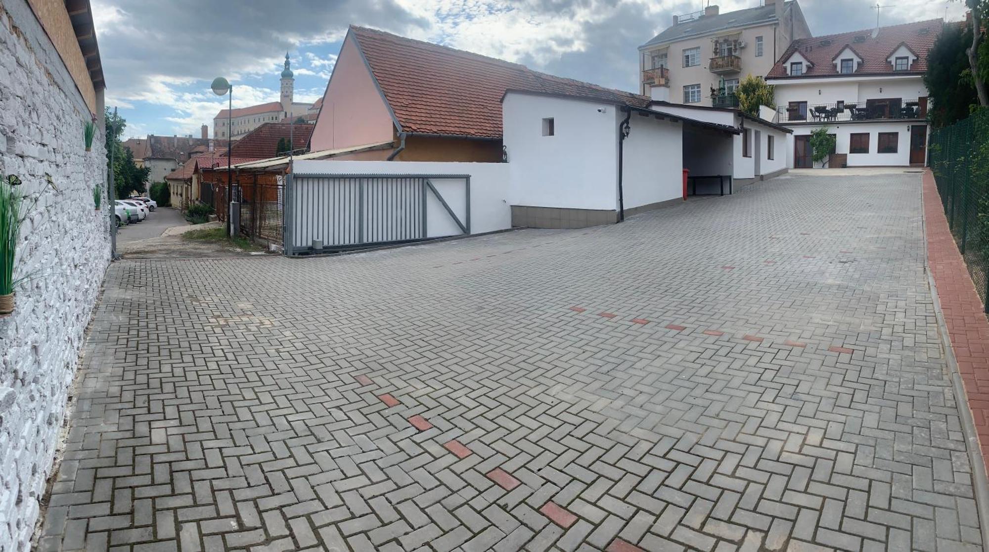 Nicolsburg Hotell Mikulov Exteriör bild