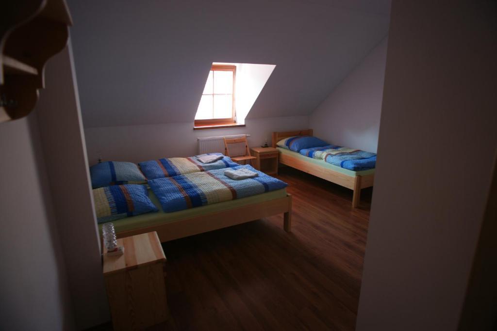 Nicolsburg Hotell Mikulov Rum bild